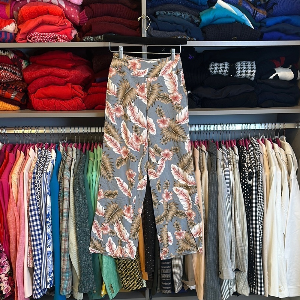 New Look gray/brown/red palm print elastic back waistband pants size S